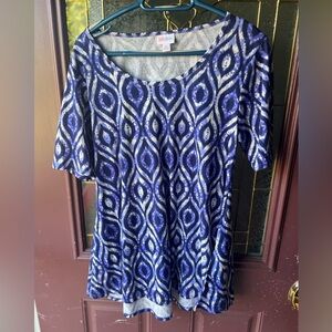 LuLaRoe Blue and White Patterned Short Sleeve Top